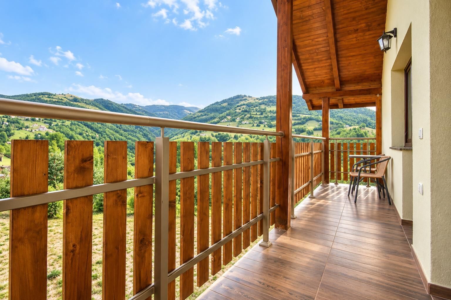 Priveliștea panoramică de pe balcon